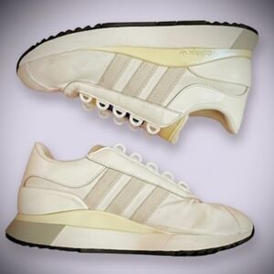 Adidas White, Cream and Grey Athletic Shoes For Man. Size: 7.5.